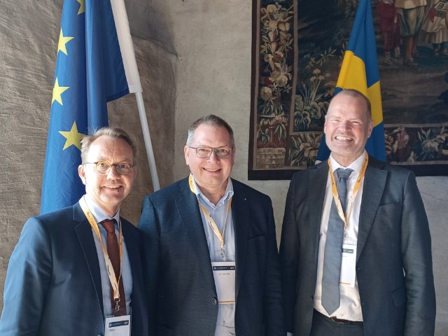 Fra venstre: Björn Eriksson, direktør for den svenske lægemiddelstyrelse, Karl Broich, direktør for den tyske lægemiddelstyrelsen og HMA-forperson samt Lars Bo Nielsen, direktør for Lægemiddelstyrelsen.
